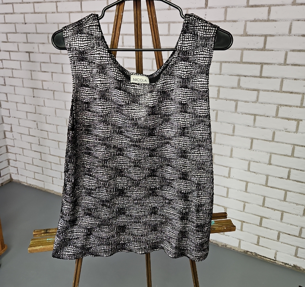 NICOLA Black and White Woven Pattern Sleeveless Shell